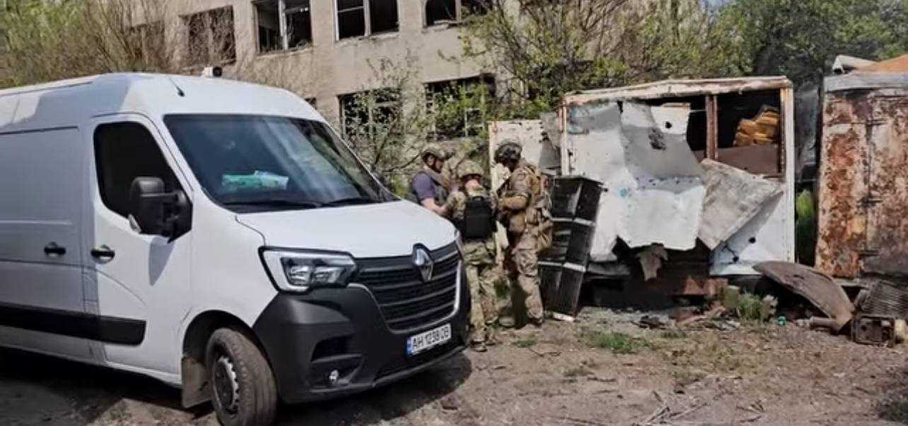 Девʼять авіабомб ворог скинув на Костянтинівку